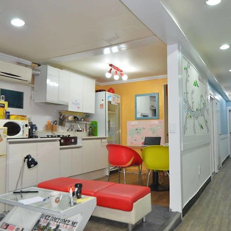 Yakorea Hostel Itaewon Сеул Экстерьер фото