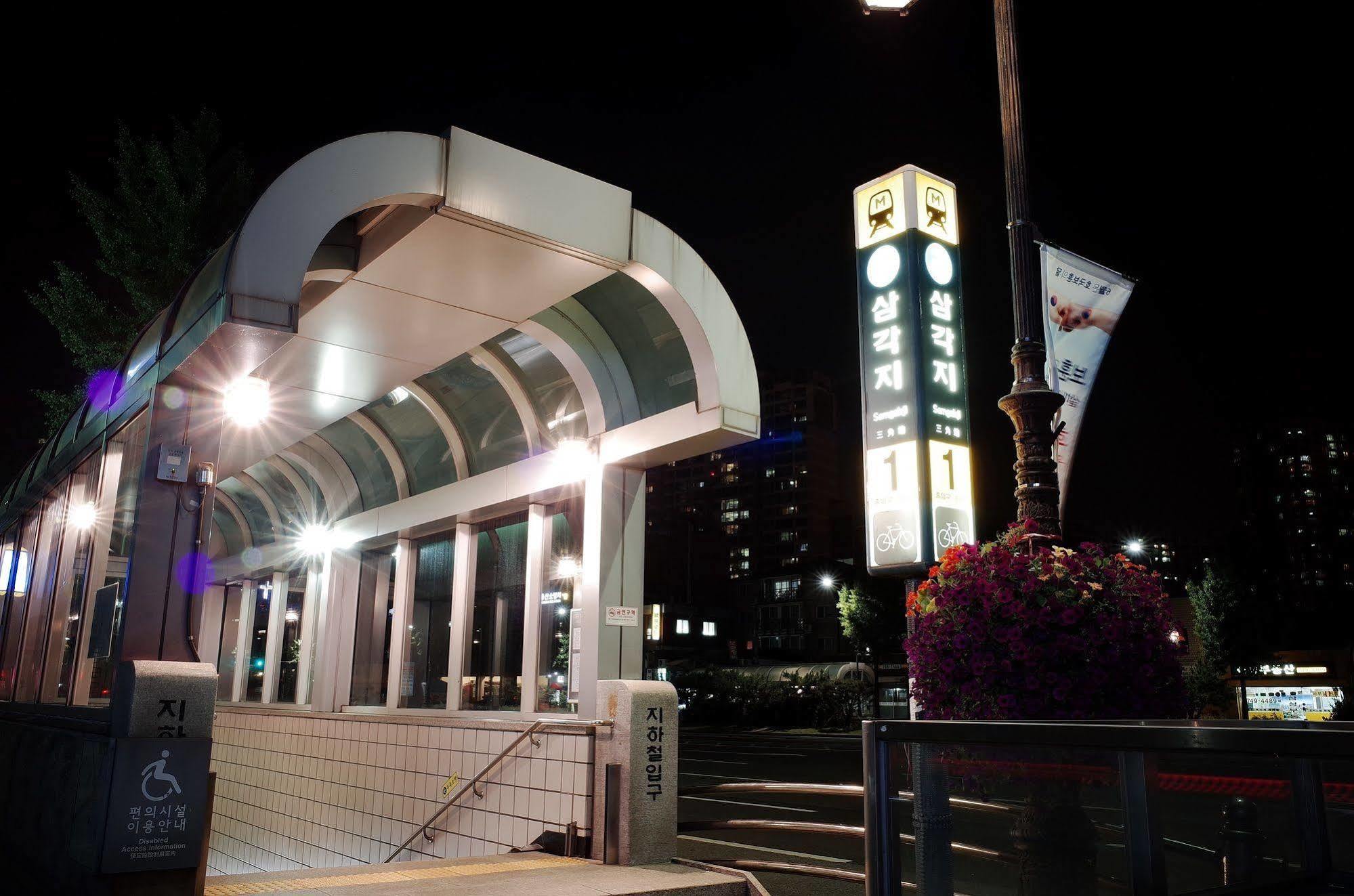 Yakorea Hostel Itaewon Сеул Экстерьер фото