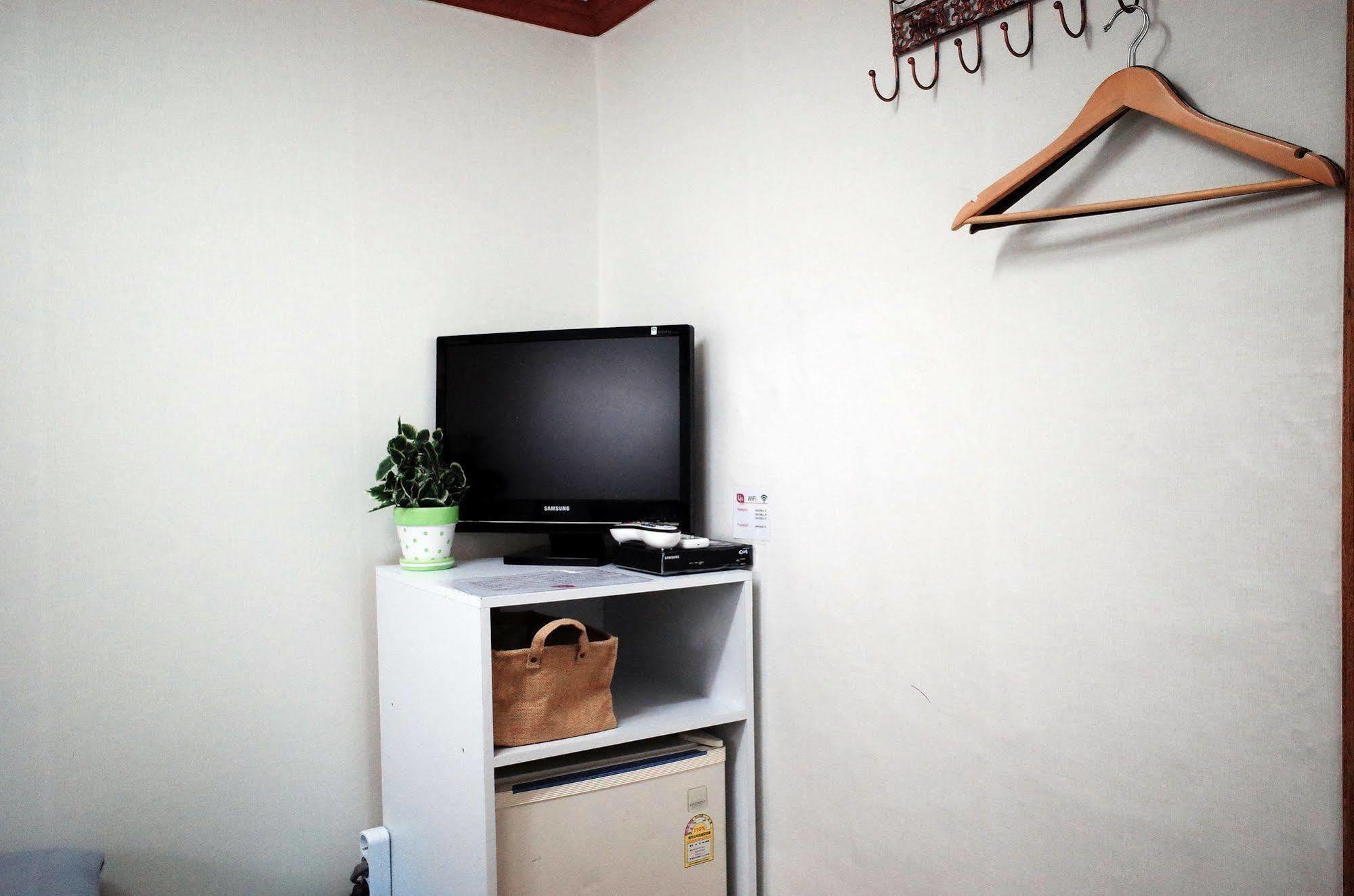 Yakorea Hostel Itaewon Сеул Экстерьер фото