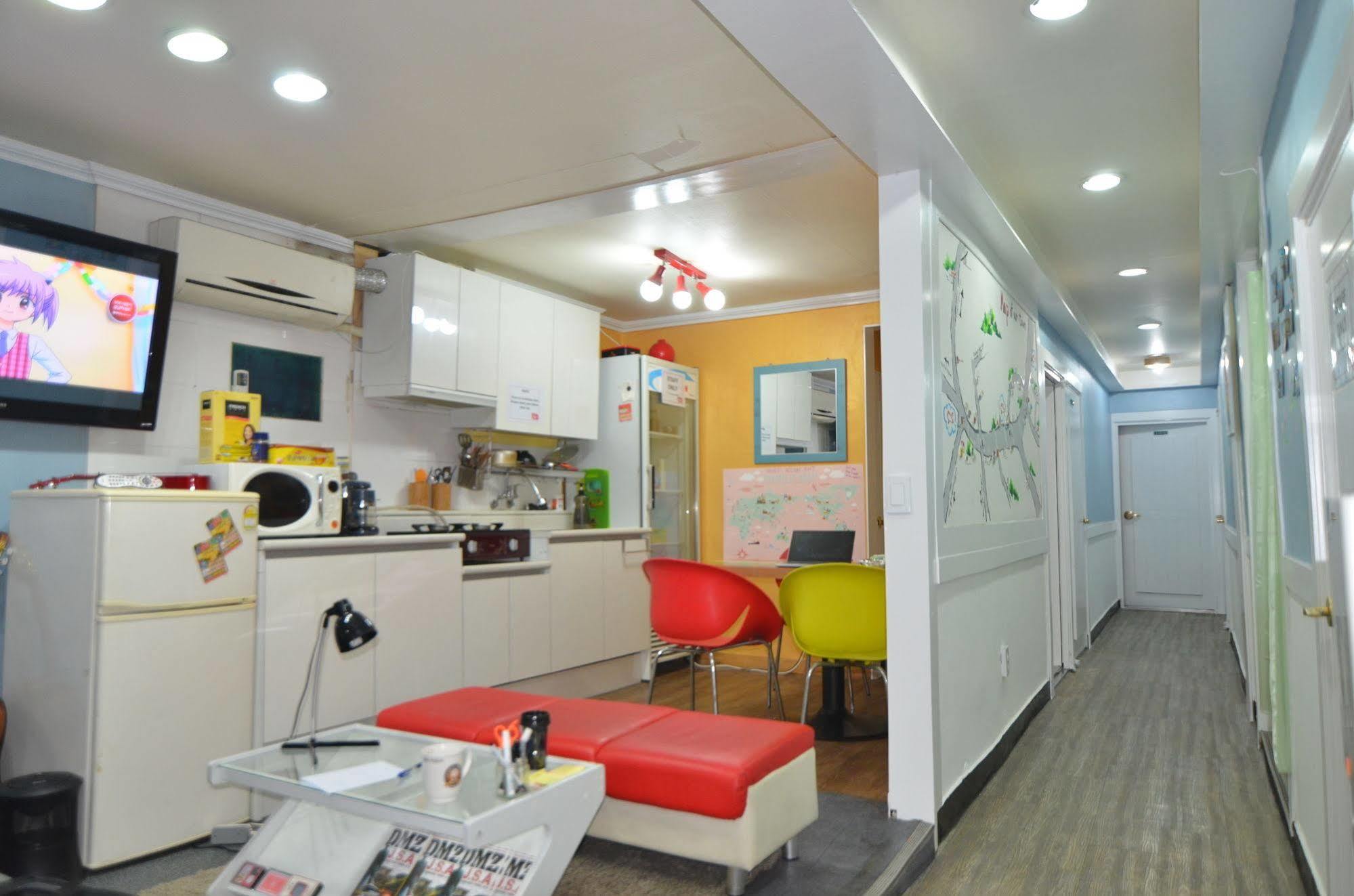Yakorea Hostel Itaewon Сеул Экстерьер фото