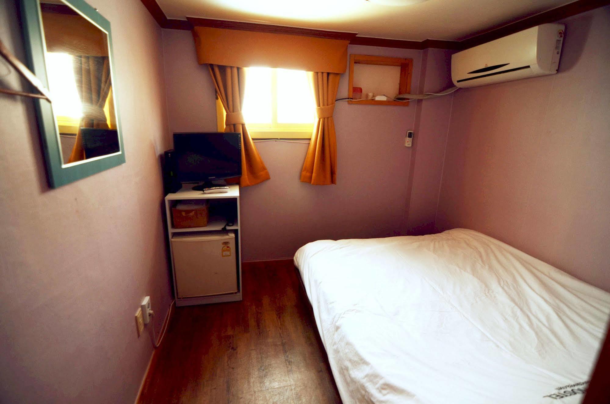 Yakorea Hostel Itaewon Сеул Экстерьер фото
