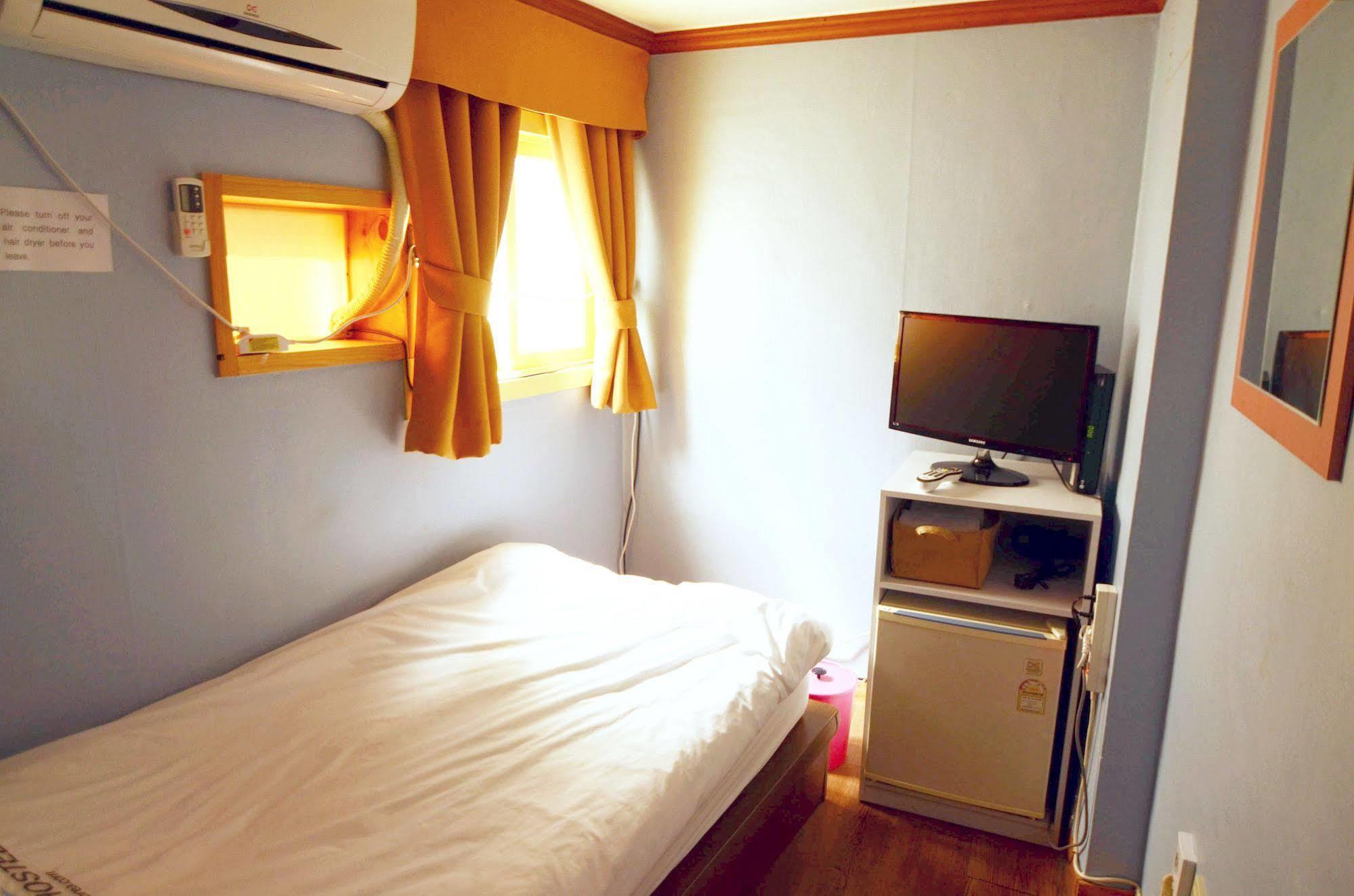 Yakorea Hostel Itaewon Сеул Экстерьер фото