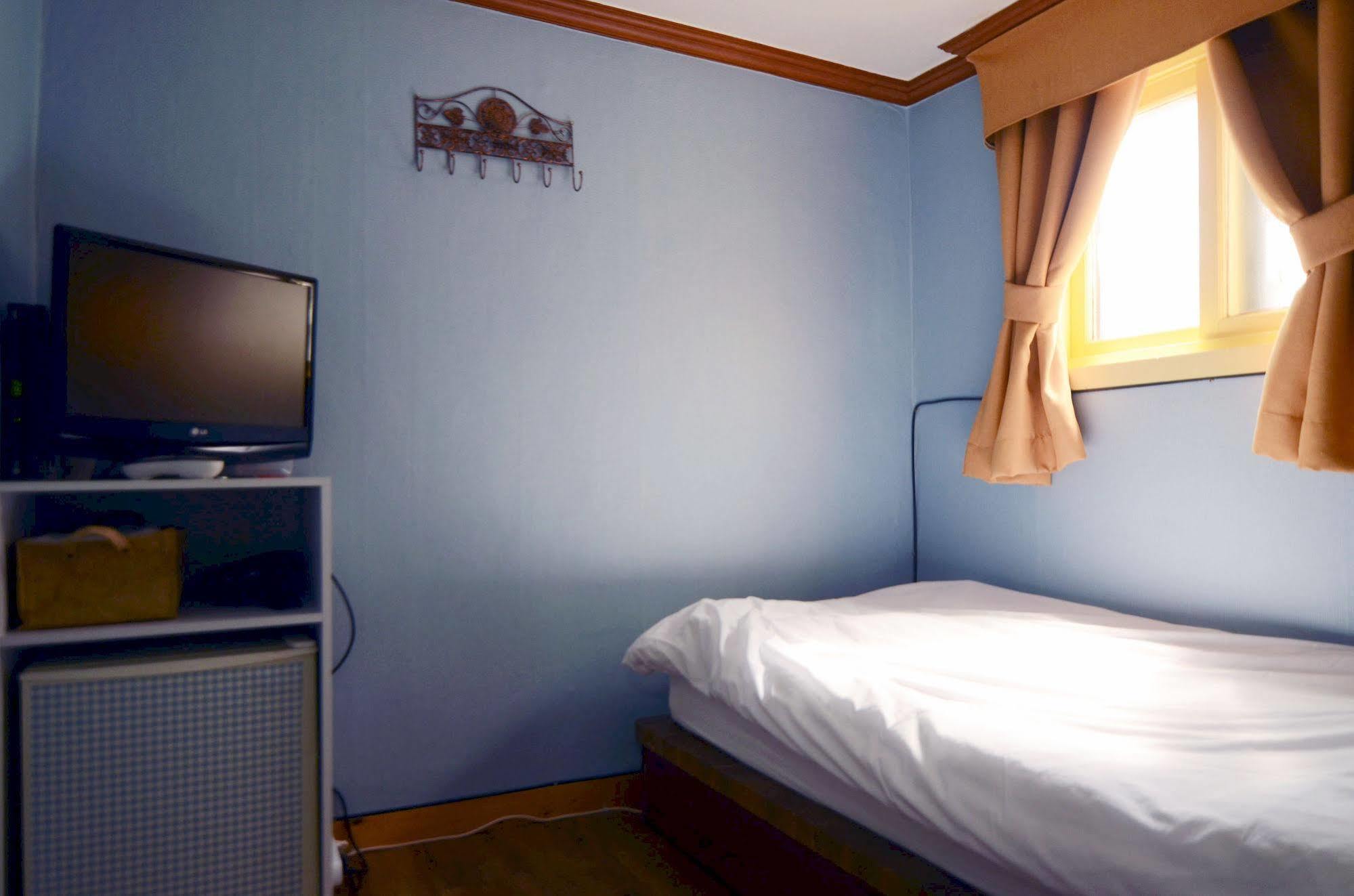 Yakorea Hostel Itaewon Сеул Экстерьер фото