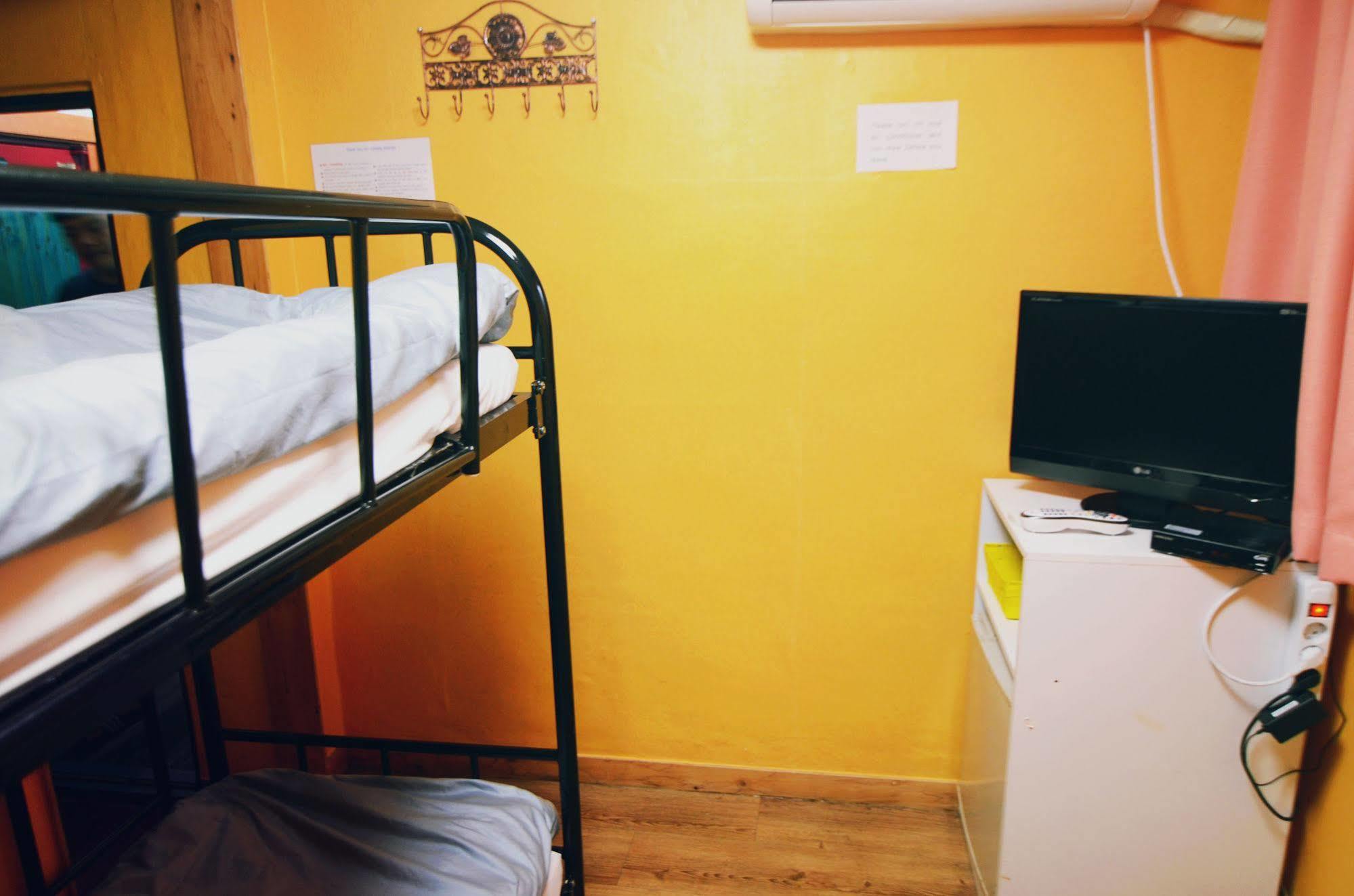 Yakorea Hostel Itaewon Сеул Экстерьер фото