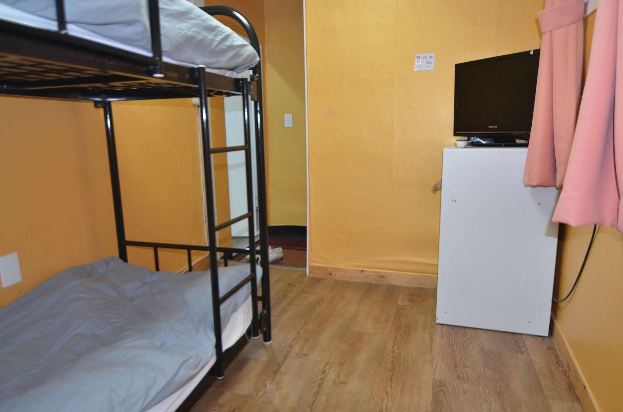 Yakorea Hostel Itaewon Сеул Экстерьер фото