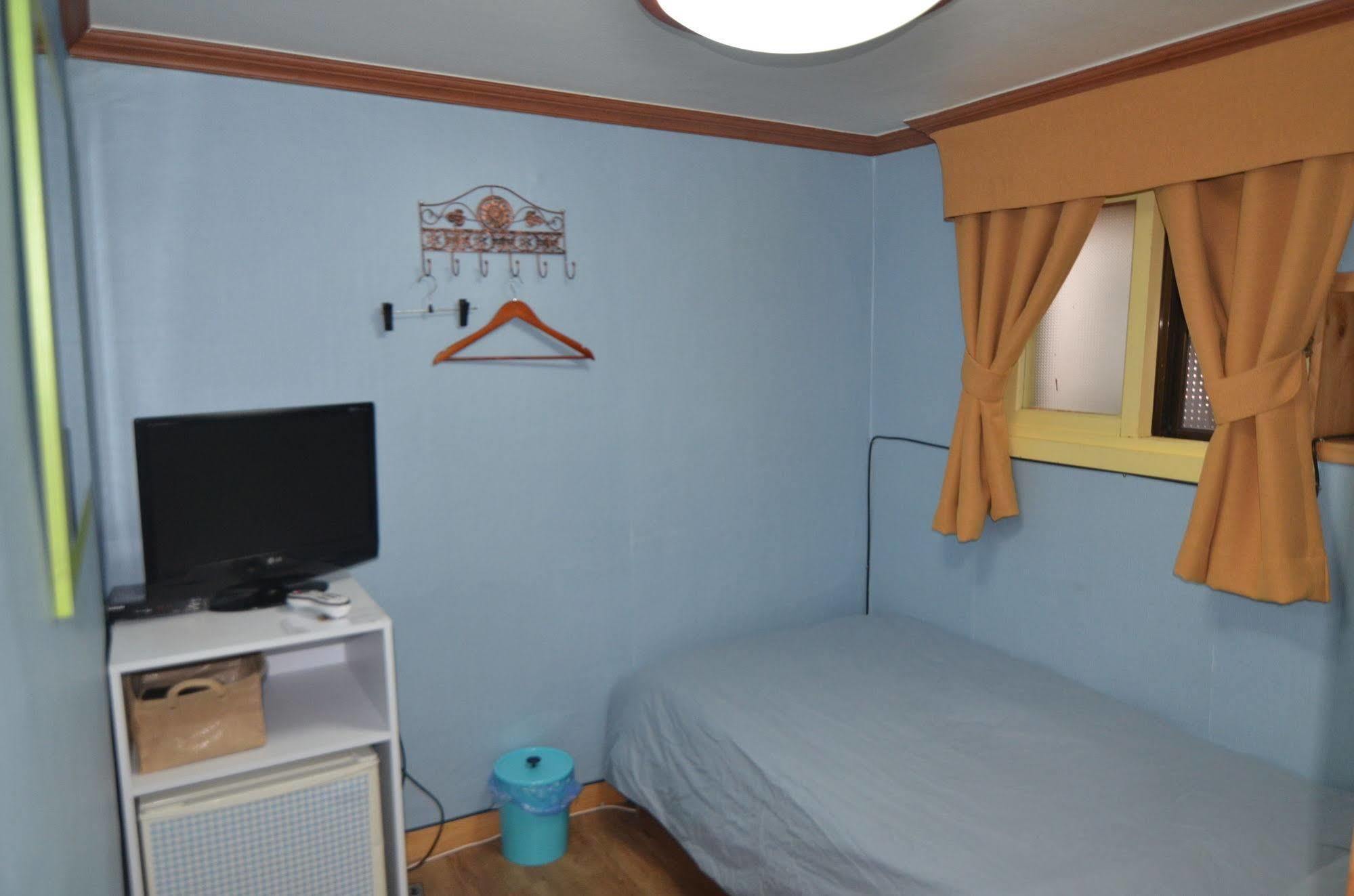 Yakorea Hostel Itaewon Сеул Экстерьер фото